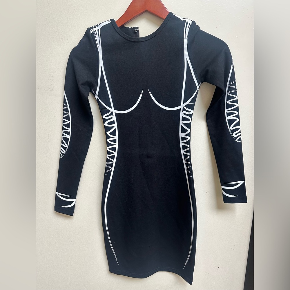 Black & White Sculpted Bodycon Dress